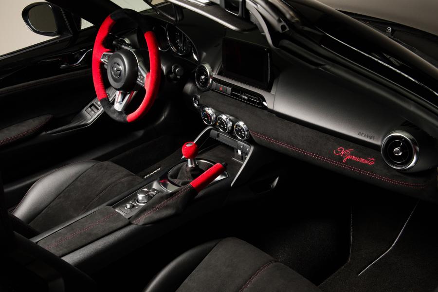 Интерьер Mazda MX-5 Yamamoto Signature (ND) 2018 года  (фото 8 из 12)